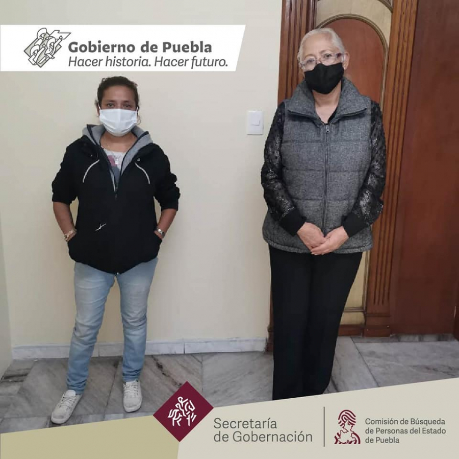 María del Carmen Carabarin Trujillo, titular de la Comisión de Búsqueda, dialoga con Ruth Alondra Flores Tobón quien fue localizada en el municipio de Puebla.