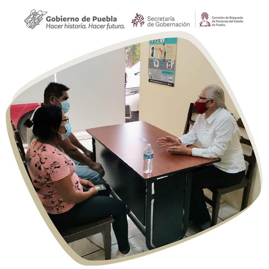 Nuestra titular María del Carmen Carabarin Trujillo, dialoga con el señor Cenobio Severiano Catarino que fue localizado en la ciudad de Puebla.